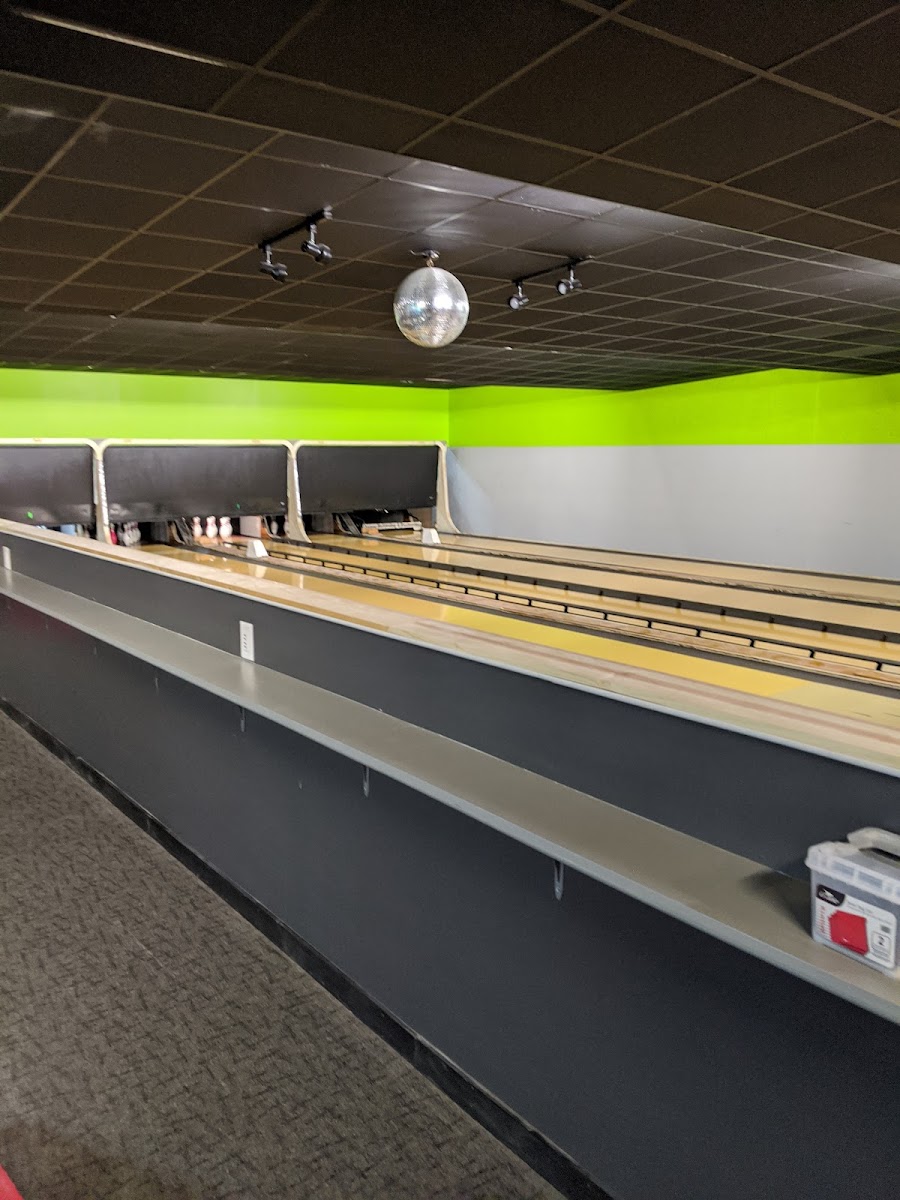 Crawfords Pizza Pub & Pins Photos 2